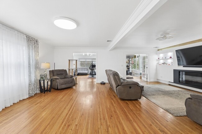 Building Photo - 52 Hillside Ave