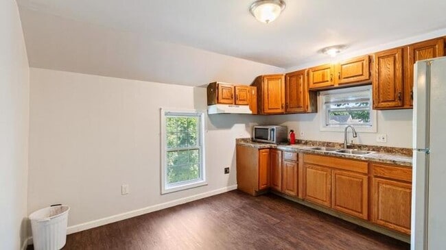 Building Photo - 1179 Lyell Ave