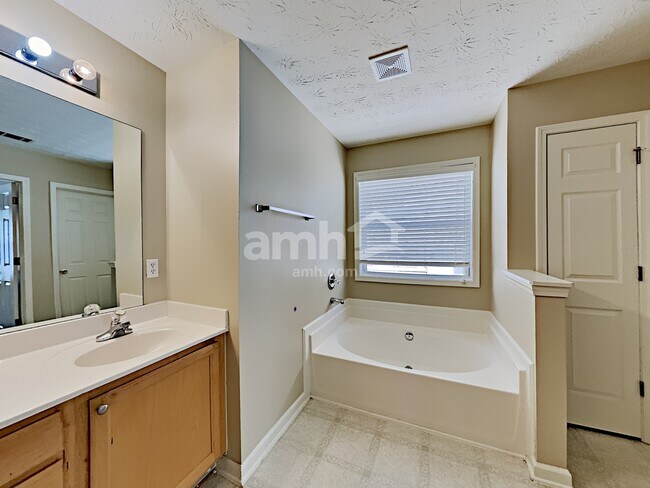 Building Photo - 507 Pond Lillies Rd