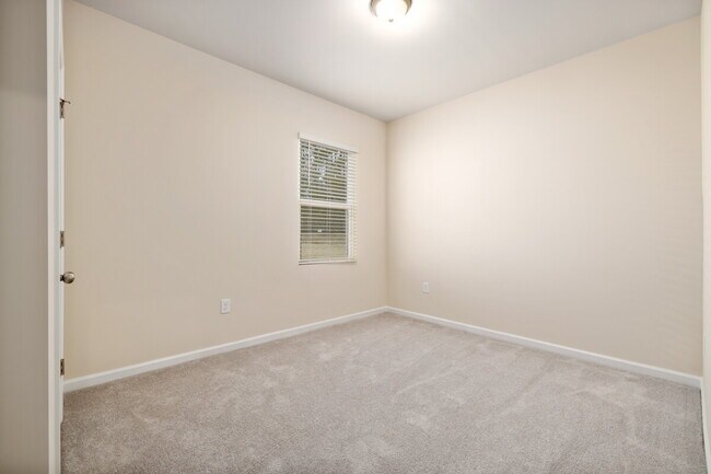 Building Photo - Available on July 10! One level ranch house with 4 bedroom in Raleigh