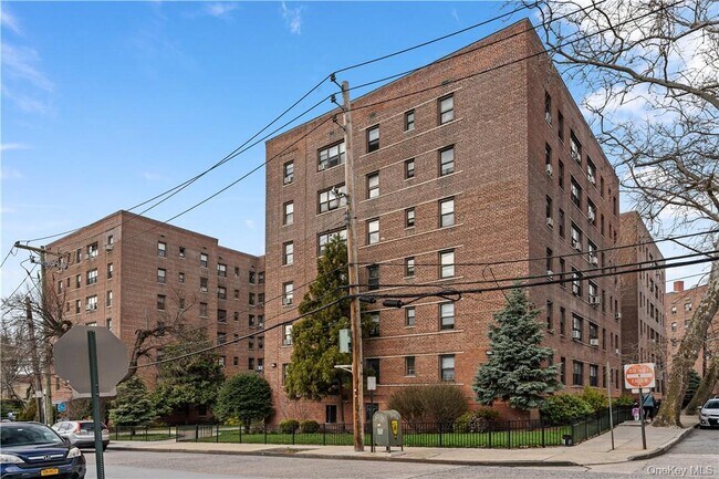 Building Photo - 33 William St