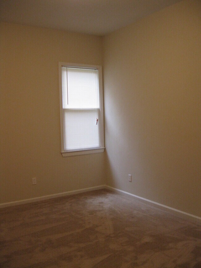 Building Photo - 1336 W 38th St