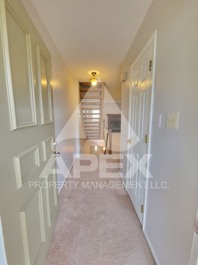 Building Photo - Beautiful 2Bd - 1.5 Bath Condo in West Kno...