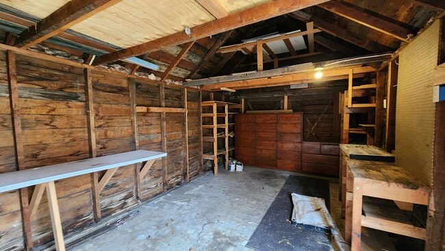 Building Photo - 405 E Spruce St