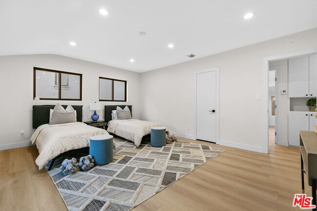 Building Photo - 5132 Escobedo Dr