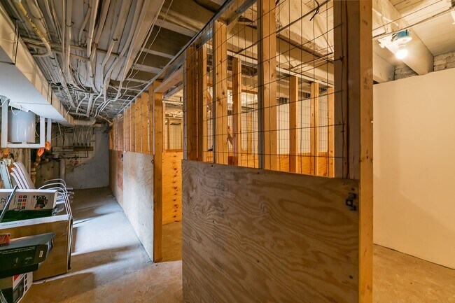 Building Photo - 2739 W Girard Ave