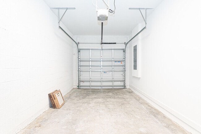 Building Photo - 630 SE Lk Fls St