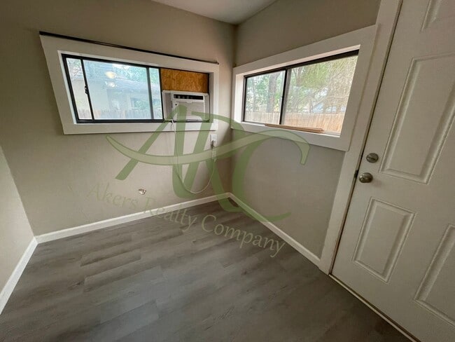 Building Photo - 1640 E Orman Ave