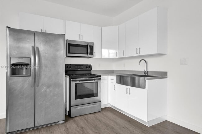 Building Photo - 402 NW 12th Ave