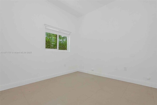 Building Photo - 1013 SW 7 ST Miami FL 33130