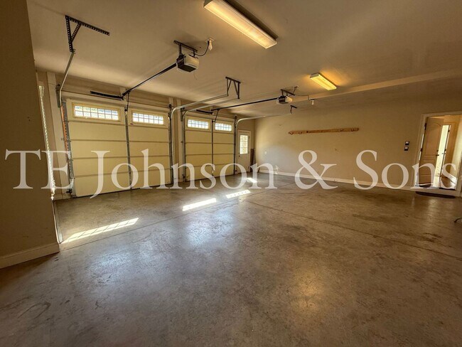Building Photo - 5540 Brookberry Farm Rd