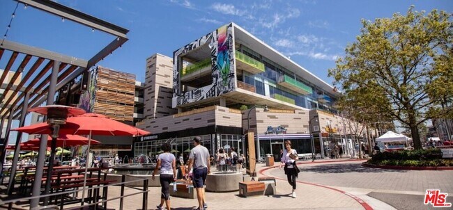 Building Photo - 6020 S Seabluff Dr