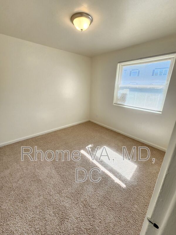 Building Photo - 6192 Greenwood Dr