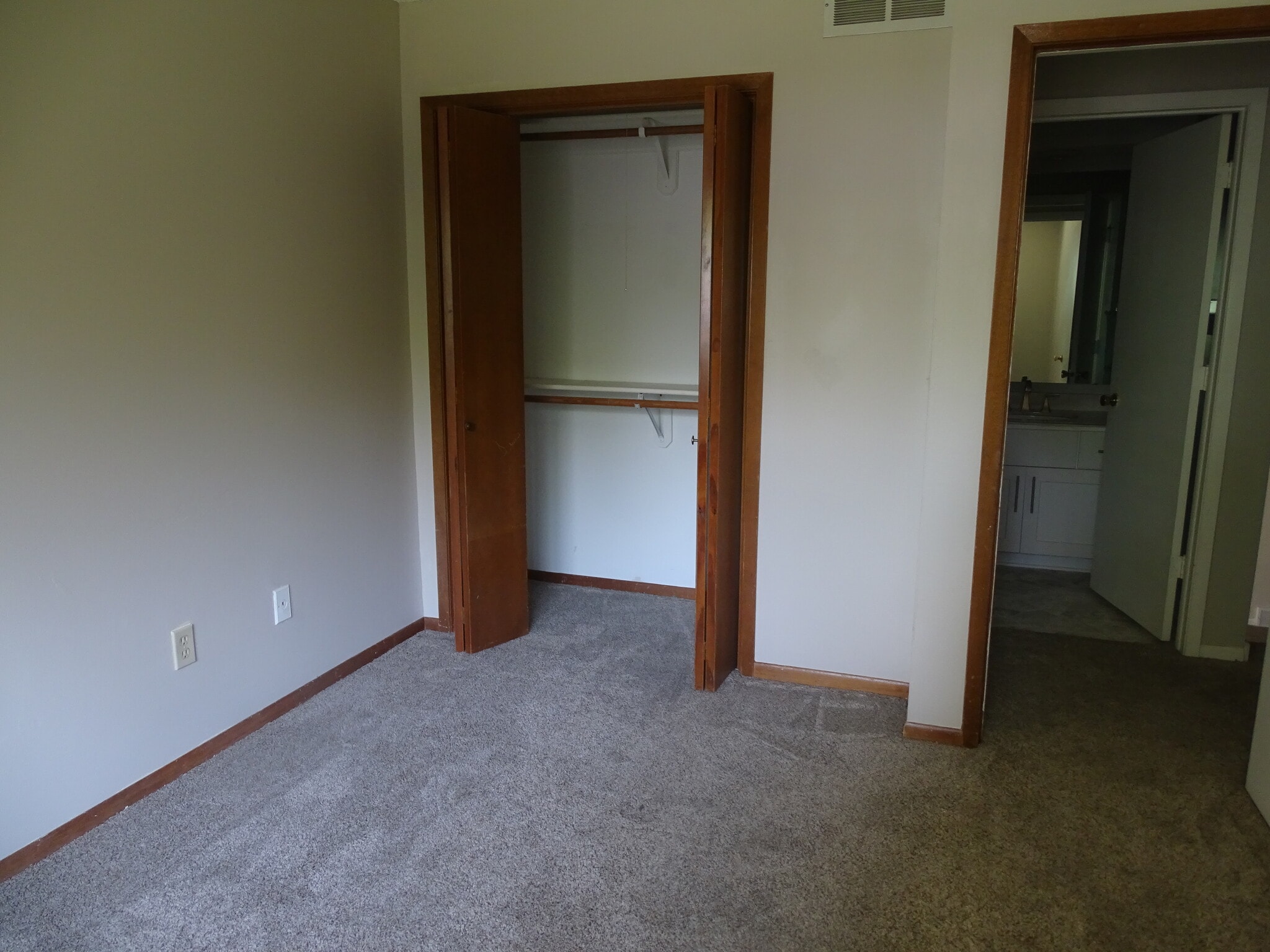 upper level 2nd bedroom - 4548 50th St