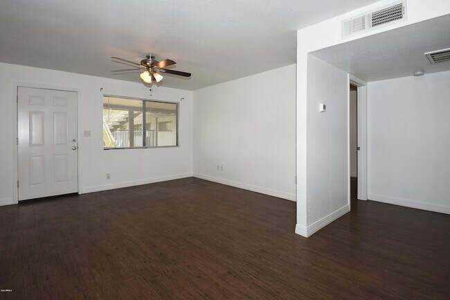 Building Photo - 502 E Mariposa St