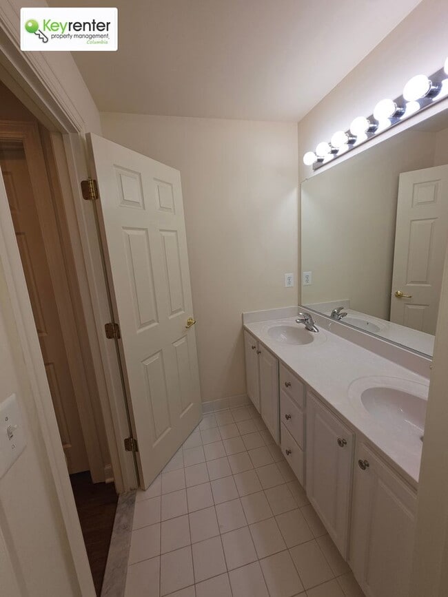 Building Photo - Beautiful 4-Bedroom Home in New Market – Hardwood Floors, Modern Kitchen, 2-Car Garage & Yard Car...