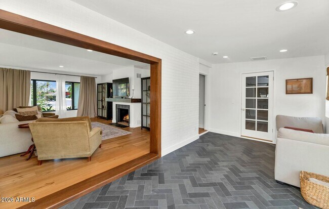 Building Photo - 103 W Palmcroft Dr