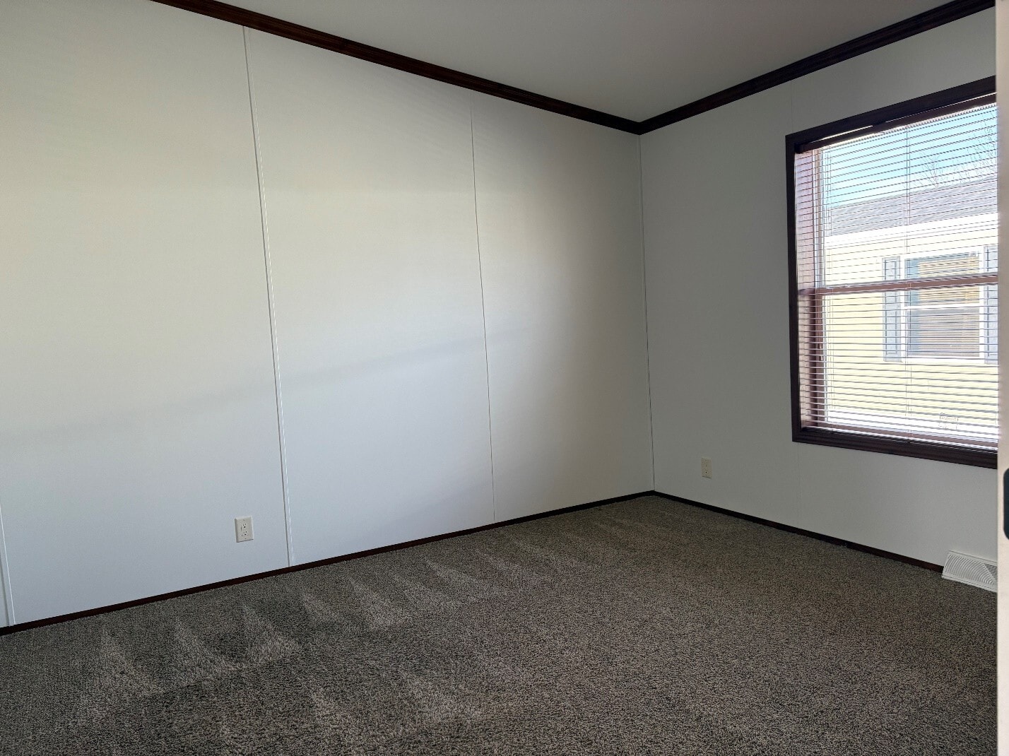 Building Photo - 2461 Sunset Dr