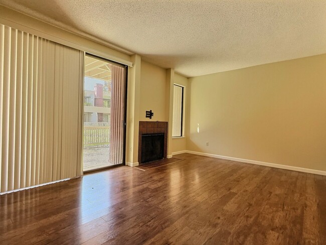 Building Photo - 3 BD/2 BA Gorgeous Pet-Friendly Home in Fa...