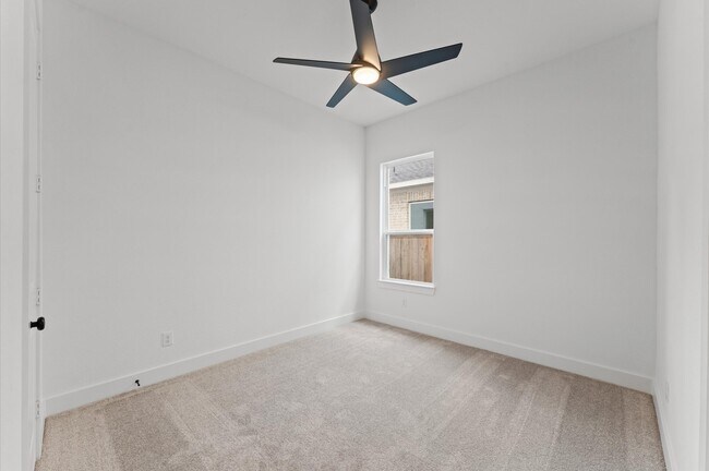 Building Photo - 8218 Sherman Pk Trl