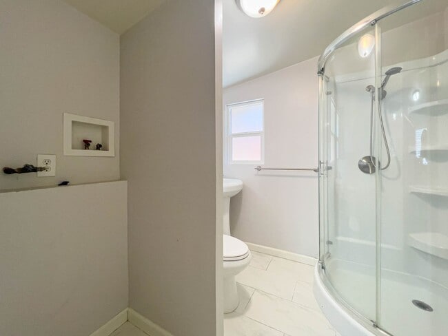 Building Photo - Charming 2BR Home in La Crescenta!