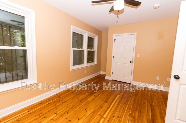 Building Photo - 1123 John Ross Rd