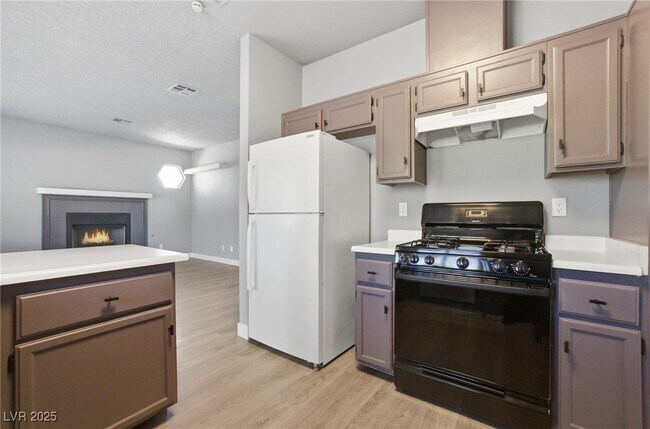 Building Photo - 1460 Daybreak Rd