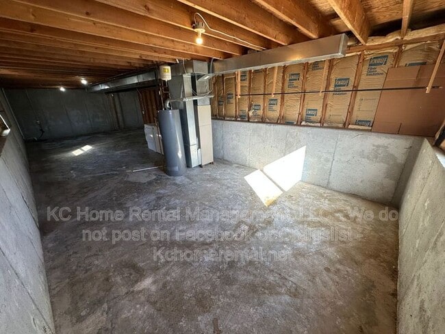 Building Photo - 817 NE Independence Ct