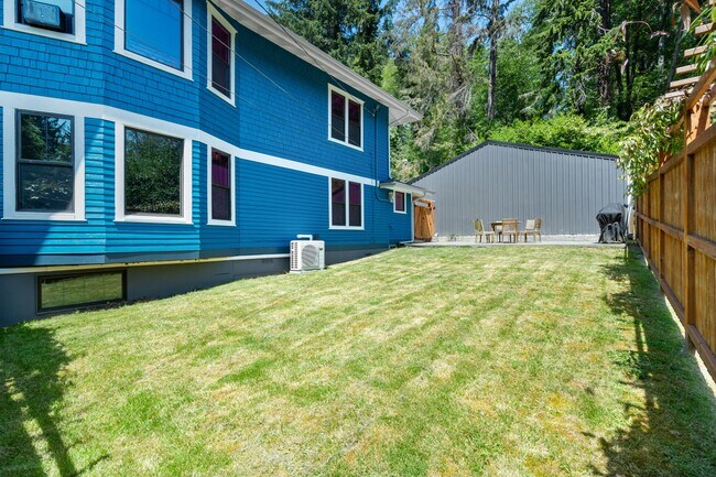 Building Photo - 709 Grand Ave