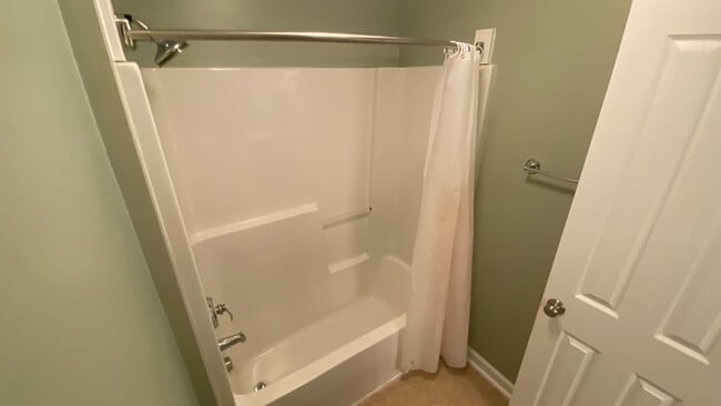 Building Photo - Room in House on Legendary Ln
