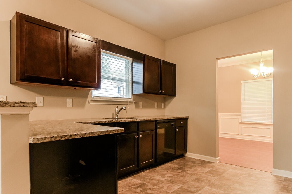 Building Photo - 107 Crescent Woode Way