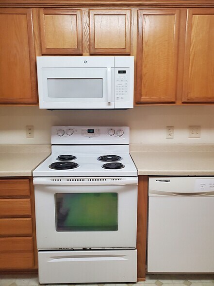 Building Photo - 1902 Aster Bay