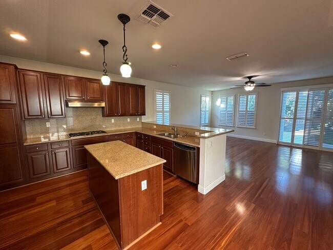 Building Photo - Beaitiful 4 Bedroom, 2.5 Bath Mountain Hou...