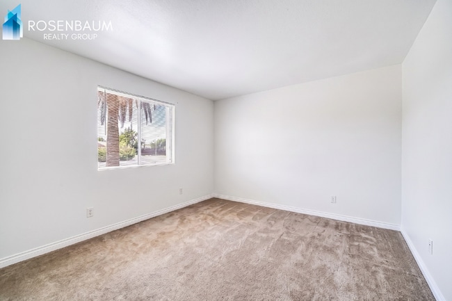 Building Photo - Charming 1 Bed / 1 Bath ground level condo unit in Uptown Phoenix!