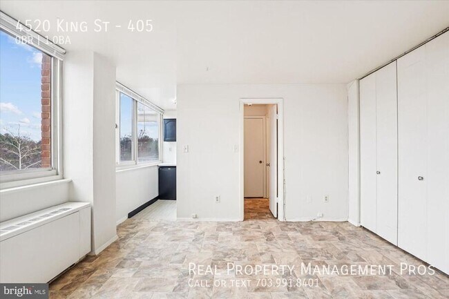 Building Photo - 4520 King St