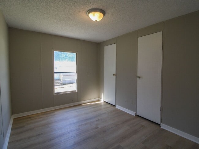 Building Photo - Completely Updated 3BR/2BA Trailer in Musc...