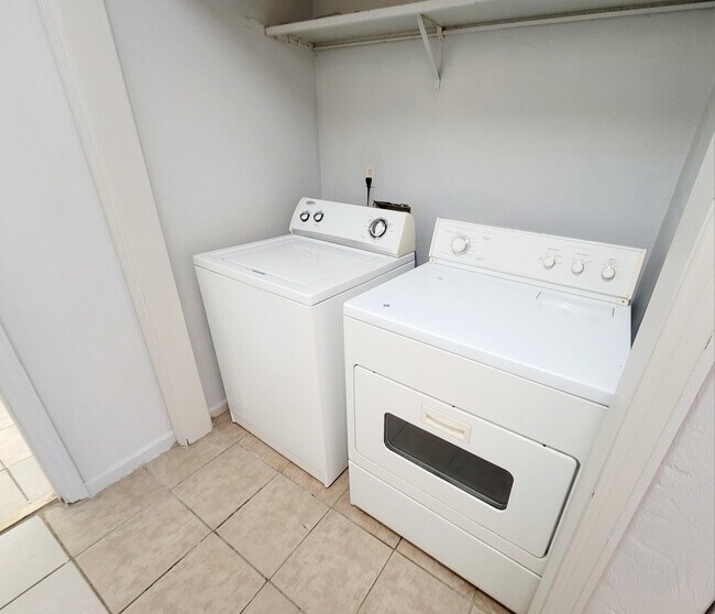 Building Photo - 306 White Dr