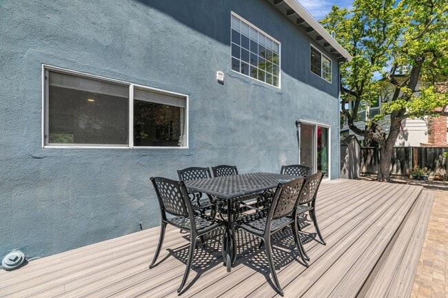 Building Photo - 2739 St Giles Ln