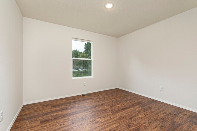 Building Photo - 376 W Granada St