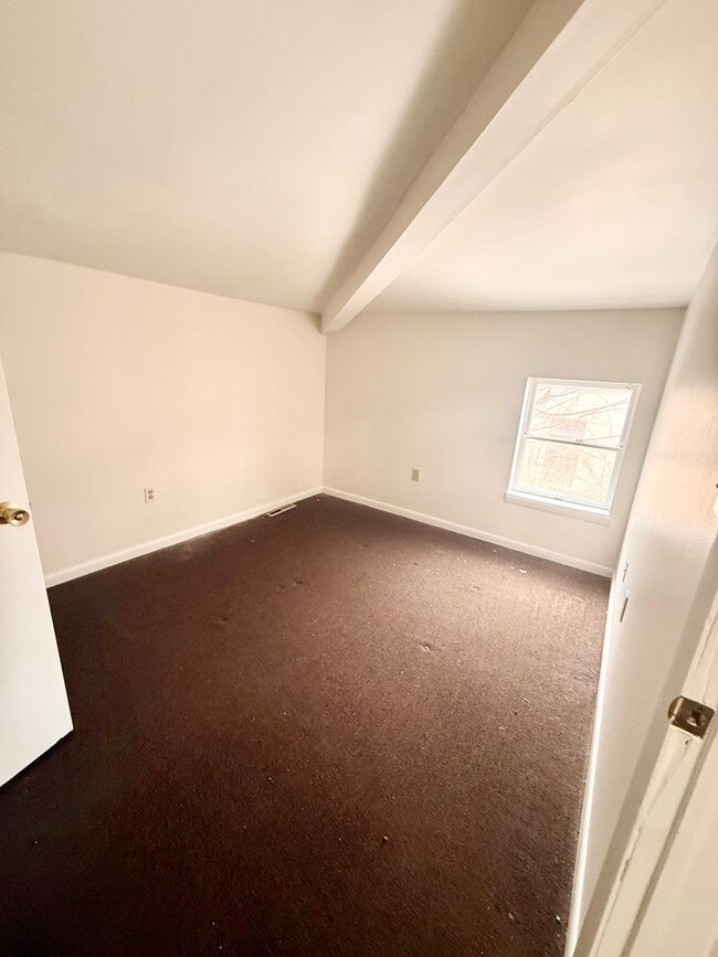 Building Photo - 607-609 School St