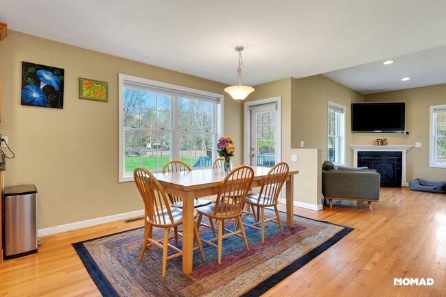 Building Photo - Spacious 4BR House in Hudson