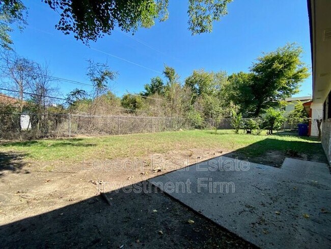 Building Photo - 217 N Emerald Loop