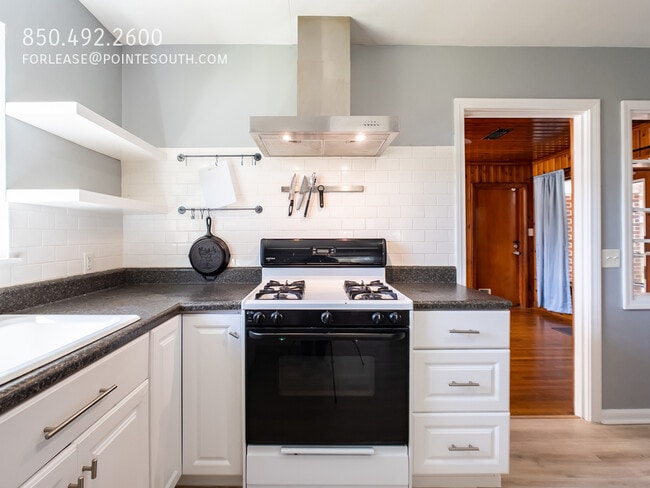 Building Photo - 1102 E Texar Dr