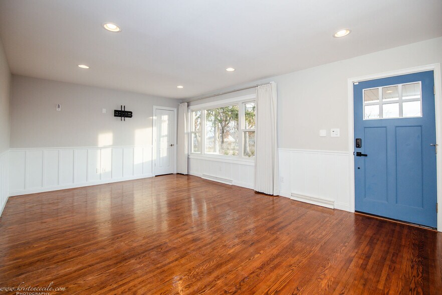 Building Photo - 123 Haines Ave