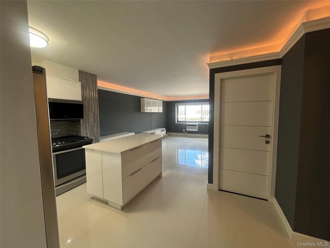 Building Photo - 666 Pelham Rd