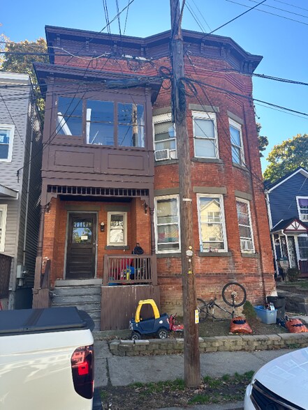 Primary Photo - 9 Center St