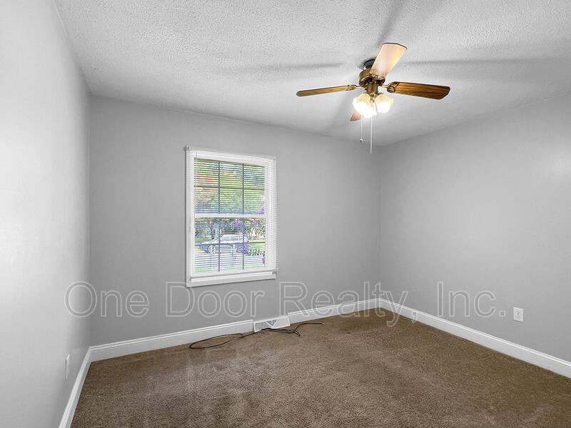 Building Photo - 130 Nelson Dr