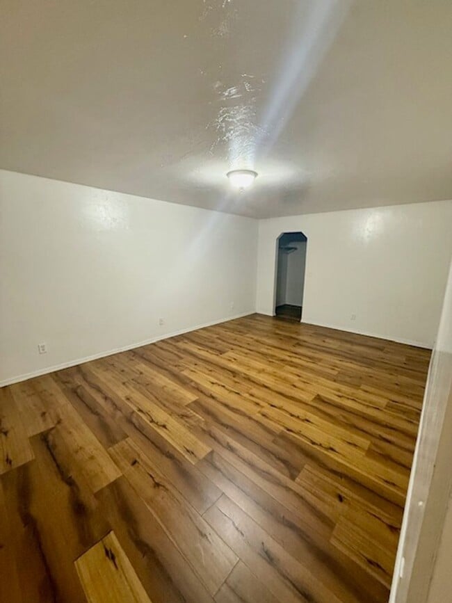 Building Photo - 3 Bedroom 2 Bathroom Pet Friendly-Belgrade