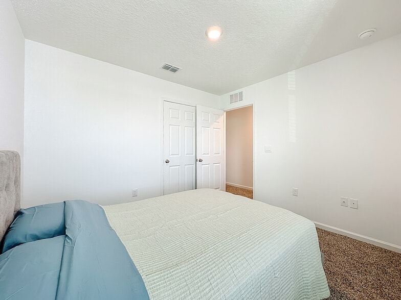 Building Photo - 53 Palmones St