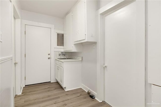 Building Photo - 20 S Dunlap Ave